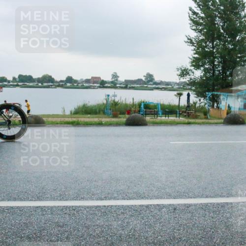 21.06.2025 - 27. Vierlanden-Triathlon H.Heesch http://msf.ph/oto/8008984 15.06.2025 13:28:48 Radfahren 893, 1305, 1316 meine-sportfotos.de