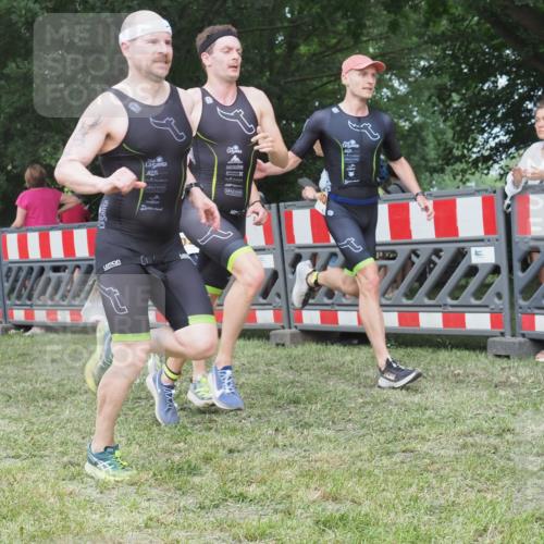 21.06.2025 - 27. Vierlanden-Triathlon KatJ http://msf.ph/oto/8009002 15.06.2025 13:02:29 Ziel 137, 1029, 1030, 1031, 1033 meine-sportfotos.de