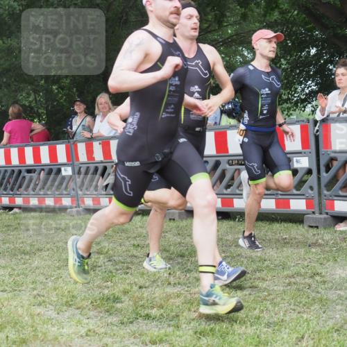 21.06.2025 - 27. Vierlanden-Triathlon KatJ http://msf.ph/oto/8009017 15.06.2025 13:02:29 Ziel 137, 1029, 1030, 1031, 1033 meine-sportfotos.de