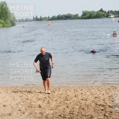 21.06.2025 - 27. Vierlanden-Triathlon MichiJ http://msf.ph/oto/8009019 15.06.2026 10:10:00 Schwimmen 466 meine-sportfotos.de