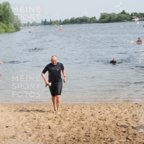 21.06.2025 - 27. Vierlanden-Triathlon MichiJ http://msf.ph/oto/8009033 15.06.2026 10:10:00 Schwimmen 466 meine-sportfotos.de