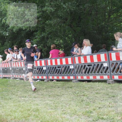 21.06.2025 - 27. Vierlanden-Triathlon KatJ http://msf.ph/oto/8009047 15.06.2025 13:02:31 Ziel 137 meine-sportfotos.de