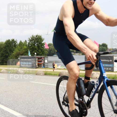 21.06.2025 - 27. Vierlanden-Triathlon H.Heesch http://msf.ph/oto/8009048 15.06.2025 12:19:48 Radfahren 678, 743, 844 meine-sportfotos.de
