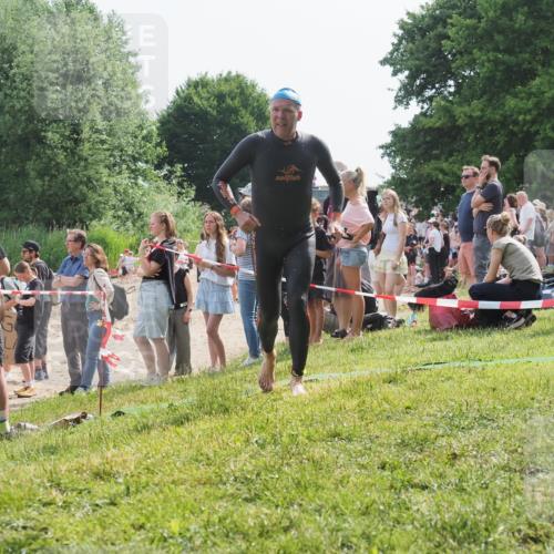 15.06.2025 - 27. Vierlanden-Triathlon KatJ http://msf.ph/oto/8009078 15.06.2025 10:07:24 Schwimmen 374, 383, 414, 431, 459 meine-sportfotos.de