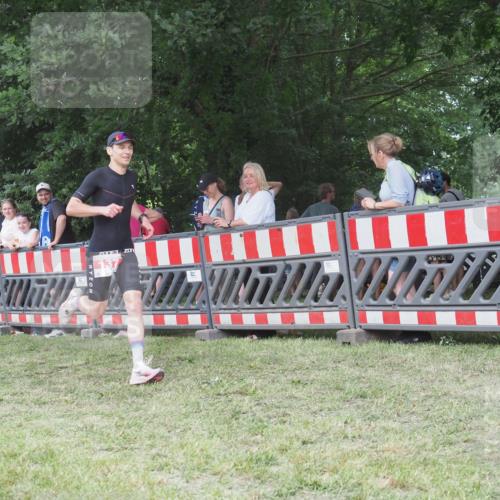21.06.2025 - 27. Vierlanden-Triathlon KatJ http://msf.ph/oto/8009084 15.06.2025 13:02:31 Ziel 137 meine-sportfotos.de
