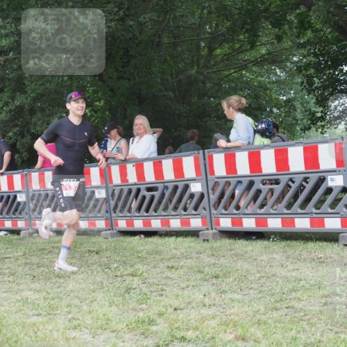 21.06.2025 - 27. Vierlanden-Triathlon KatJ http://msf.ph/oto/8009100 15.06.2025 13:02:31 Ziel 137 meine-sportfotos.de