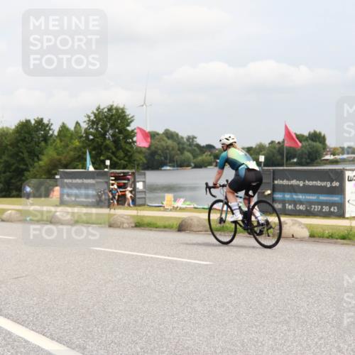 21.06.2025 - 27. Vierlanden-Triathlon H.Heesch http://msf.ph/oto/8009120 15.06.2025 12:20:03 Radfahren 782 meine-sportfotos.de