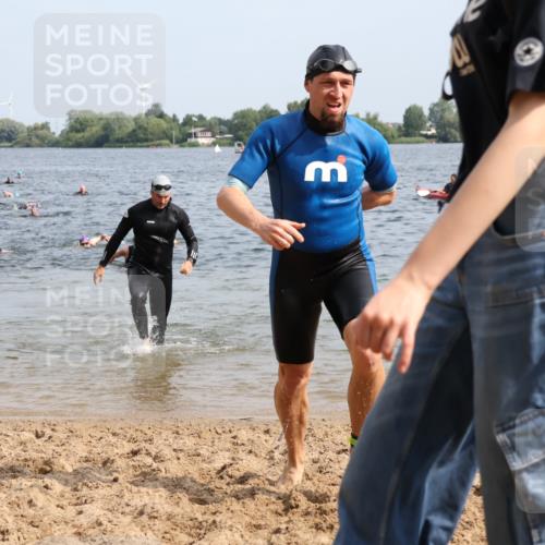15.06.2025 - 27. Vierlanden-Triathlon Lena Gebhardt http://msf.ph/oto/8009136 15.06.2025 10:06:31 Schwimmen 394, 434, 440 meine-sportfotos.de