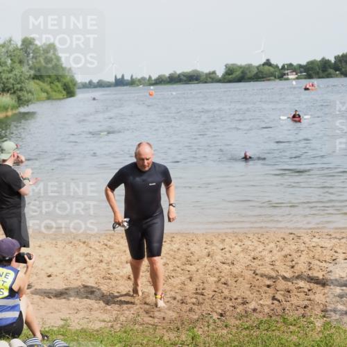 21.06.2025 - 27. Vierlanden-Triathlon MichiJ http://msf.ph/oto/8009138 15.06.2026 10:10:03 Schwimmen 466 meine-sportfotos.de