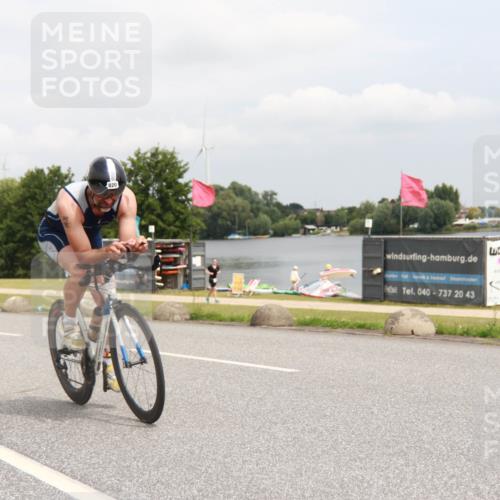 21.06.2025 - 27. Vierlanden-Triathlon H.Heesch http://msf.ph/oto/8009141 15.06.2025 12:20:22 Radfahren 820 meine-sportfotos.de