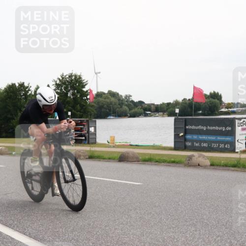 15.06.2025 - 27. Vierlanden-Triathlon H.Heesch http://msf.ph/oto/8009144 15.06.2025 10:52:41 Radfahren 234, 564 meine-sportfotos.de
