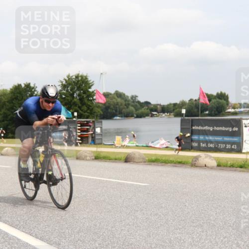 21.06.2025 - 27. Vierlanden-Triathlon H.Heesch http://msf.ph/oto/8009157 15.06.2025 12:20:48 Radfahren 649 meine-sportfotos.de