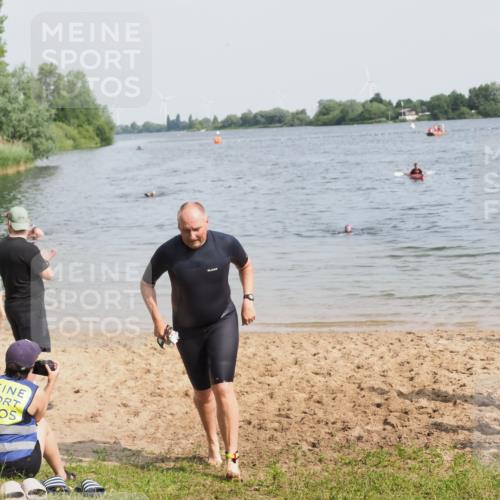 21.06.2025 - 27. Vierlanden-Triathlon MichiJ http://msf.ph/oto/8009166 15.06.2026 10:10:04 Schwimmen 466 meine-sportfotos.de