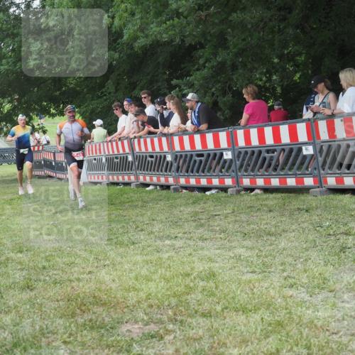 21.06.2025 - 27. Vierlanden-Triathlon KatJ http://msf.ph/oto/8009168 15.06.2025 13:02:45 Ziel 145, 718 meine-sportfotos.de