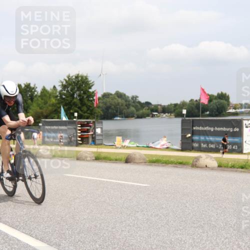 21.06.2025 - 27. Vierlanden-Triathlon H.Heesch http://msf.ph/oto/8009179 15.06.2025 12:21:06 Radfahren 797 meine-sportfotos.de