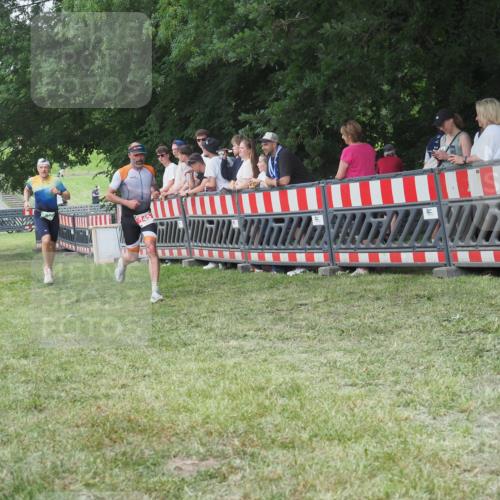 21.06.2025 - 27. Vierlanden-Triathlon KatJ http://msf.ph/oto/8009185 15.06.2025 13:02:45 Ziel 145, 718 meine-sportfotos.de