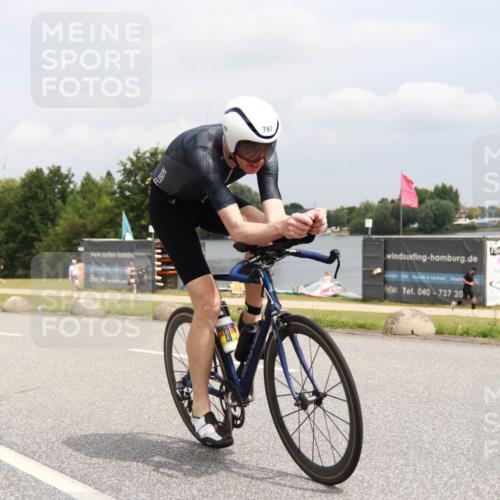21.06.2025 - 27. Vierlanden-Triathlon H.Heesch http://msf.ph/oto/8009194 15.06.2025 12:21:06 Radfahren 797 meine-sportfotos.de