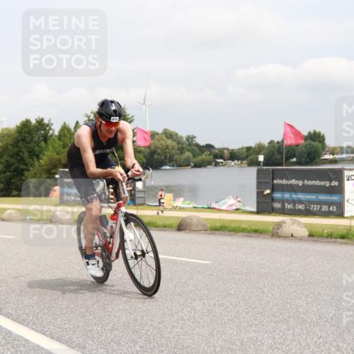 21.06.2025 - 27. Vierlanden-Triathlon H.Heesch http://msf.ph/oto/8009201 15.06.2025 12:21:47 Radfahren 810 meine-sportfotos.de