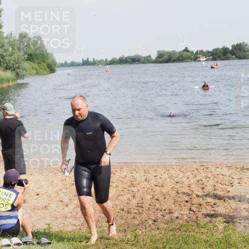 21.06.2025 - 27. Vierlanden-Triathlon MichiJ http://msf.ph/oto/8009205 15.06.2026 10:10:04 Schwimmen 466 meine-sportfotos.de