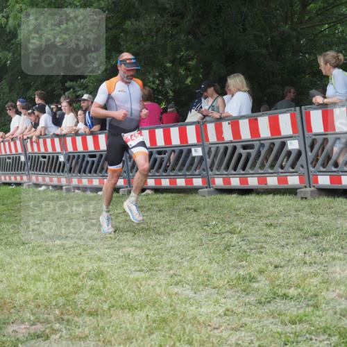 21.06.2025 - 27. Vierlanden-Triathlon KatJ http://msf.ph/oto/8009219 15.06.2025 13:02:46 Ziel 145, 718 meine-sportfotos.de