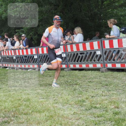 21.06.2025 - 27. Vierlanden-Triathlon KatJ http://msf.ph/oto/8009230 15.06.2025 13:02:47 Ziel 145, 718 meine-sportfotos.de