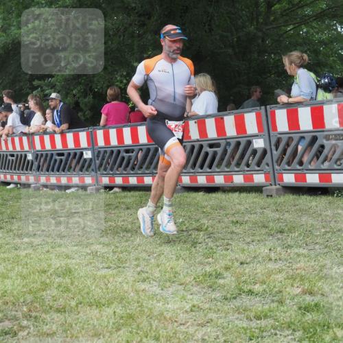 21.06.2025 - 27. Vierlanden-Triathlon KatJ http://msf.ph/oto/8009238 15.06.2025 13:02:47 Ziel 145, 718 meine-sportfotos.de