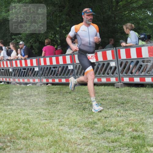 21.06.2025 - 27. Vierlanden-Triathlon KatJ http://msf.ph/oto/8009245 15.06.2025 13:02:47 Ziel 145, 718 meine-sportfotos.de