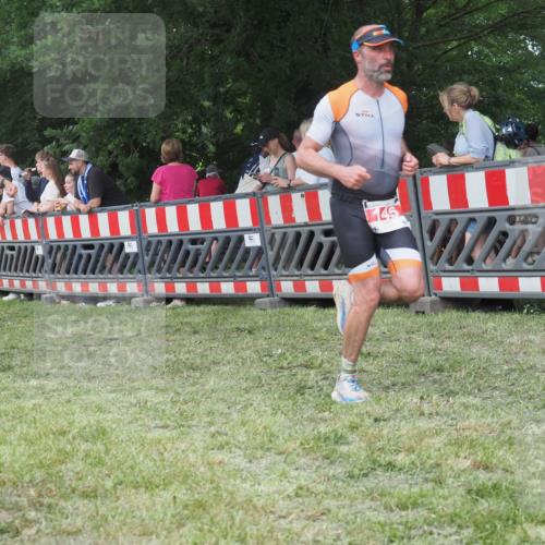 21.06.2025 - 27. Vierlanden-Triathlon KatJ http://msf.ph/oto/8009248 15.06.2025 13:02:47 Ziel 145, 718 meine-sportfotos.de