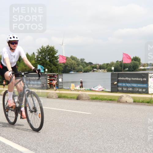 21.06.2025 - 27. Vierlanden-Triathlon H.Heesch http://msf.ph/oto/8009254 15.06.2025 12:22:33 Radfahren 883, 884 meine-sportfotos.de