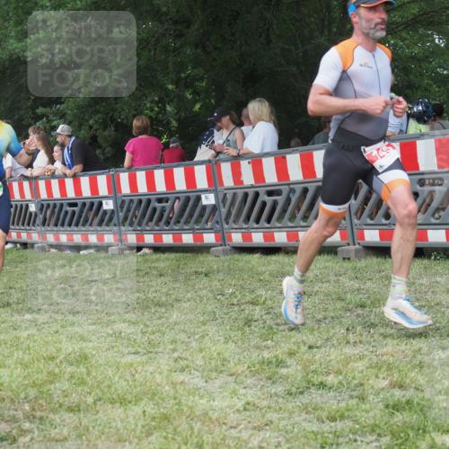 21.06.2025 - 27. Vierlanden-Triathlon KatJ http://msf.ph/oto/8009258 15.06.2025 13:02:47 Ziel 145, 718 meine-sportfotos.de