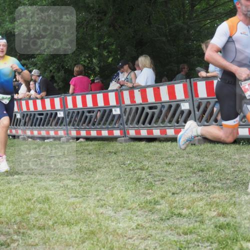 21.06.2025 - 27. Vierlanden-Triathlon KatJ http://msf.ph/oto/8009267 15.06.2025 13:02:47 Ziel 145, 718 meine-sportfotos.de