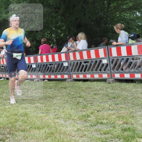 21.06.2025 - 27. Vierlanden-Triathlon KatJ http://msf.ph/oto/8009277 15.06.2025 13:02:48 Ziel 145, 718 meine-sportfotos.de