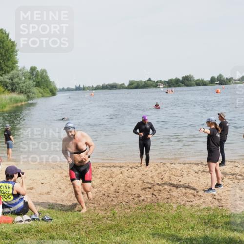 21.06.2025 - 27. Vierlanden-Triathlon MichiJ http://msf.ph/oto/8009286 15.06.2026 10:10:22 Schwimmen 417, 444 meine-sportfotos.de