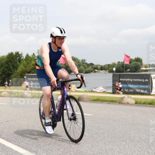 21.06.2025 - 27. Vierlanden-Triathlon H.Heesch http://msf.ph/oto/8009294 15.06.2025 12:22:43 Radfahren 657, 701 meine-sportfotos.de