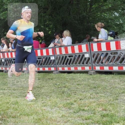 21.06.2025 - 27. Vierlanden-Triathlon KatJ http://msf.ph/oto/8009300 15.06.2025 13:02:48 Ziel 145, 718 meine-sportfotos.de