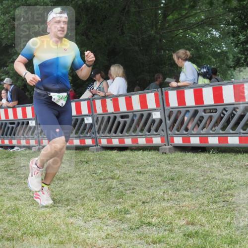 21.06.2025 - 27. Vierlanden-Triathlon KatJ http://msf.ph/oto/8009306 15.06.2025 13:02:48 Ziel 145, 718 meine-sportfotos.de