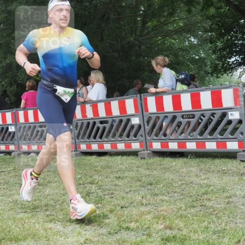 21.06.2025 - 27. Vierlanden-Triathlon KatJ http://msf.ph/oto/8009310 15.06.2025 13:02:48 Ziel 145, 718 meine-sportfotos.de