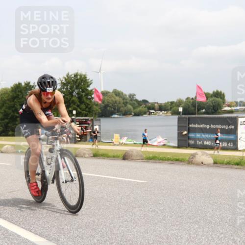 21.06.2025 - 27. Vierlanden-Triathlon H.Heesch http://msf.ph/oto/8009314 15.06.2025 12:22:55 Radfahren 894, 934 meine-sportfotos.de
