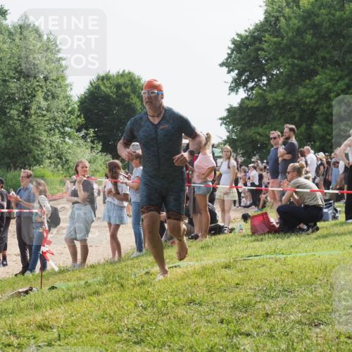 15.06.2025 - 27. Vierlanden-Triathlon KatJ http://msf.ph/oto/8009318 15.06.2025 10:07:30 Schwimmen 374, 391, 414, 431 meine-sportfotos.de