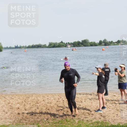 21.06.2025 - 27. Vierlanden-Triathlon MichiJ http://msf.ph/oto/8009325 15.06.2026 10:10:25 Schwimmen 417, 444 meine-sportfotos.de