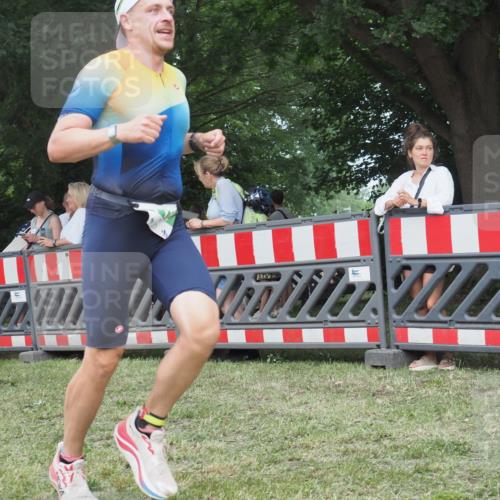 21.06.2025 - 27. Vierlanden-Triathlon KatJ http://msf.ph/oto/8009326 15.06.2025 13:02:48 Ziel 145, 718 meine-sportfotos.de