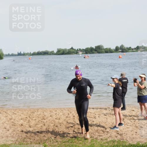 21.06.2025 - 27. Vierlanden-Triathlon MichiJ http://msf.ph/oto/8009329 15.06.2026 10:10:25 Schwimmen 417, 444 meine-sportfotos.de