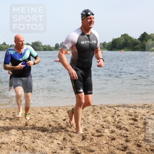 15.06.2025 - 27. Vierlanden-Triathlon Lena Gebhardt http://msf.ph/oto/8009342 15.06.2025 10:06:43 Schwimmen 367, 386, 388, 396, 423, 440, 441, 457 meine-sportfotos.de