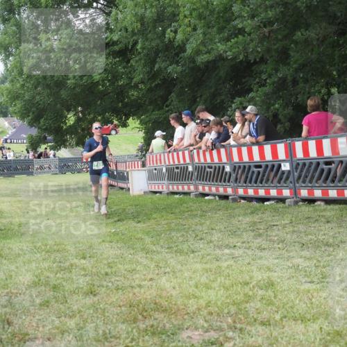 21.06.2025 - 27. Vierlanden-Triathlon KatJ http://msf.ph/oto/8009344 15.06.2025 13:03:02 Ziel 749 meine-sportfotos.de