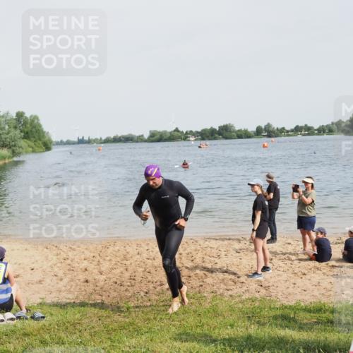 21.06.2025 - 27. Vierlanden-Triathlon MichiJ http://msf.ph/oto/8009347 15.06.2026 10:10:26 Schwimmen 417, 444 meine-sportfotos.de