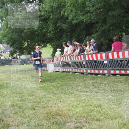 21.06.2025 - 27. Vierlanden-Triathlon KatJ http://msf.ph/oto/8009353 15.06.2025 13:03:02 Ziel 749 meine-sportfotos.de
