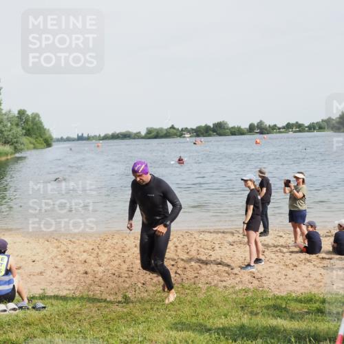 21.06.2025 - 27. Vierlanden-Triathlon MichiJ http://msf.ph/oto/8009360 15.06.2026 10:10:26 Schwimmen 417, 444 meine-sportfotos.de