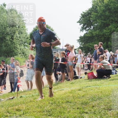 15.06.2025 - 27. Vierlanden-Triathlon KatJ http://msf.ph/oto/8009365 15.06.2025 10:07:30 Schwimmen 374, 391, 414, 431 meine-sportfotos.de