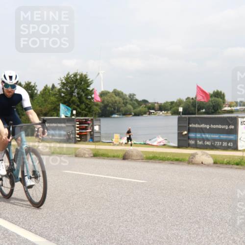 21.06.2025 - 27. Vierlanden-Triathlon H.Heesch http://msf.ph/oto/8009370 15.06.2025 12:24:00 Radfahren 681, 762 meine-sportfotos.de