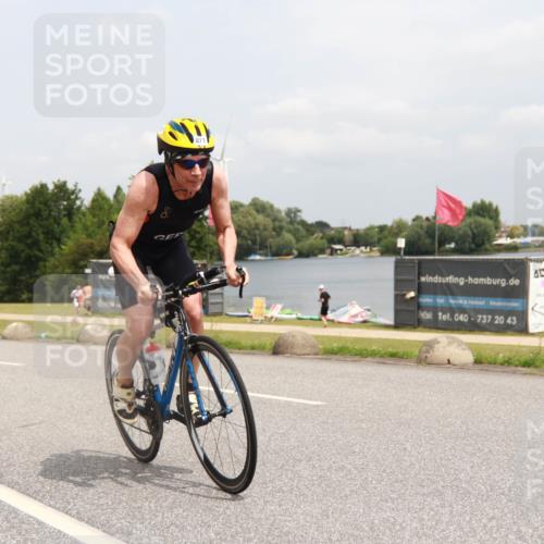21.06.2025 - 27. Vierlanden-Triathlon H.Heesch http://msf.ph/oto/8009376 15.06.2025 12:24:04 Radfahren 681, 762, 871 meine-sportfotos.de